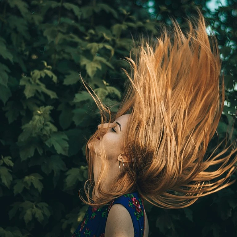 Les secrets d'un séchage parfait pour cheveux bouclés